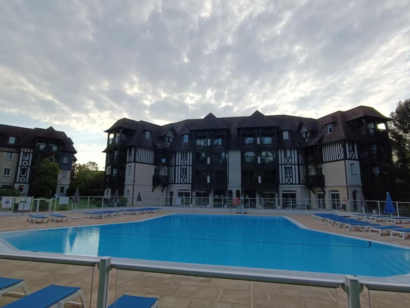 Appart 2 Chambres Piscine Chez Rox - Residence Du Golf Deauville Zewnętrze zdjęcie